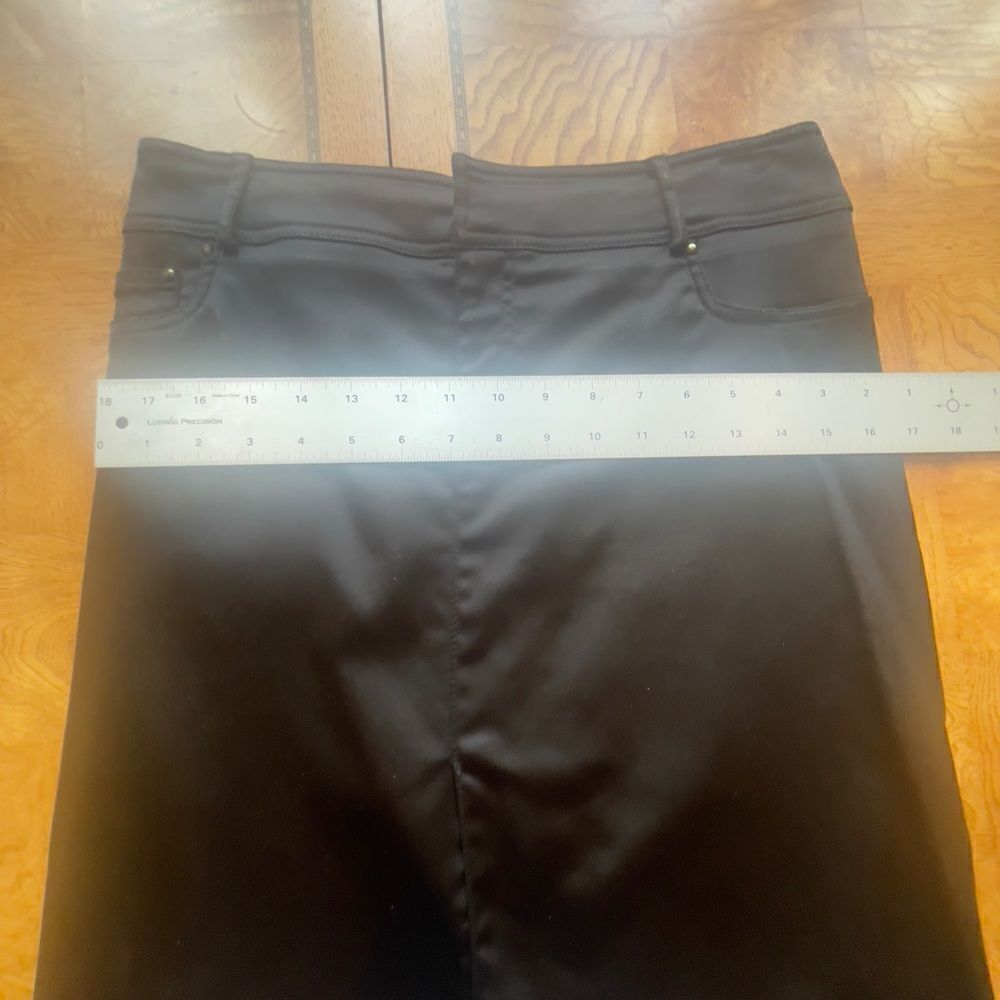 Gorgeous Tuxedo Satin Mini Skirt! - Picture 7 of 10